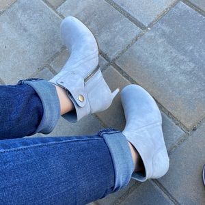 Leather boots in light blue